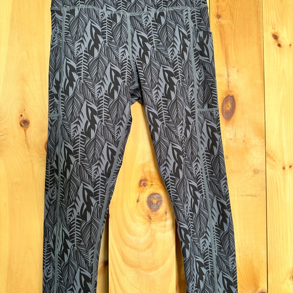 Zyia active size 4 patterned legging